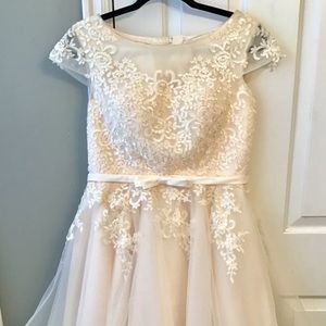 Formal White/Cream Dress Size 8-10💕